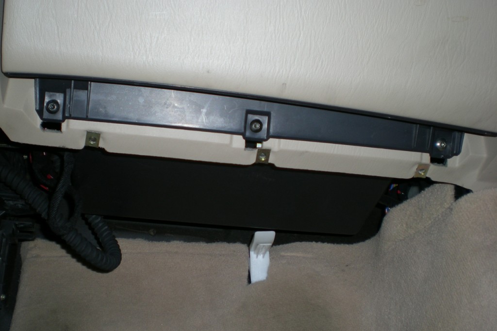 Glove compartment lower mounting screws