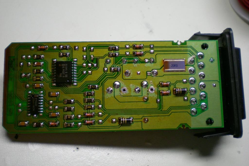 Controller bottom side, after trimming and cleaning